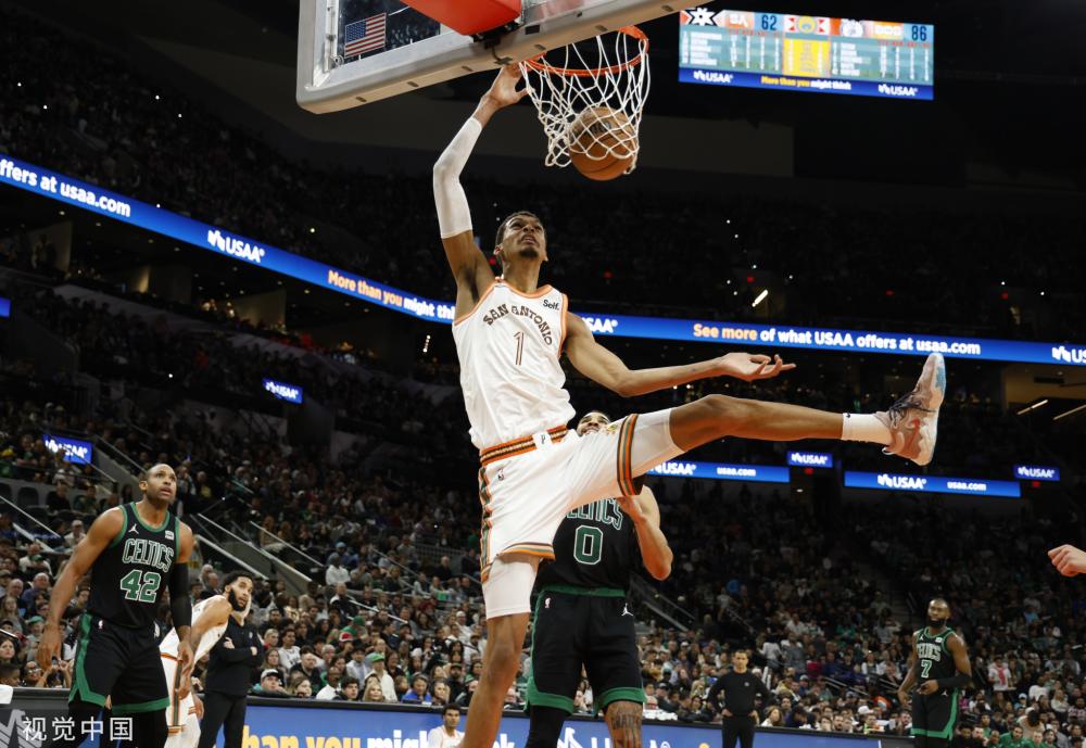 球迷们翘首 球迷们翘首